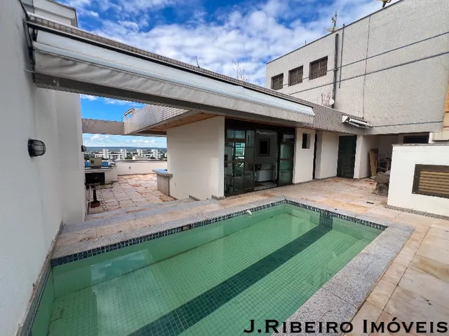 Imagem: A casa possui 4 Dormitórios, 3 Suítes, 2 Banheiros, 3