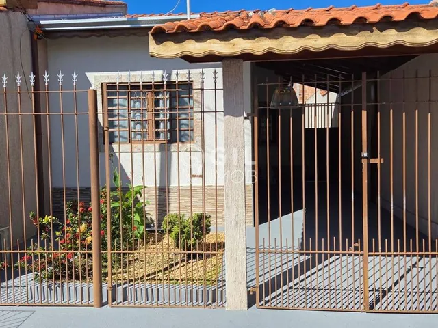 Imagem: A casa possui 2 Dormitórios, 1 Banheiro, 1 Vaga na