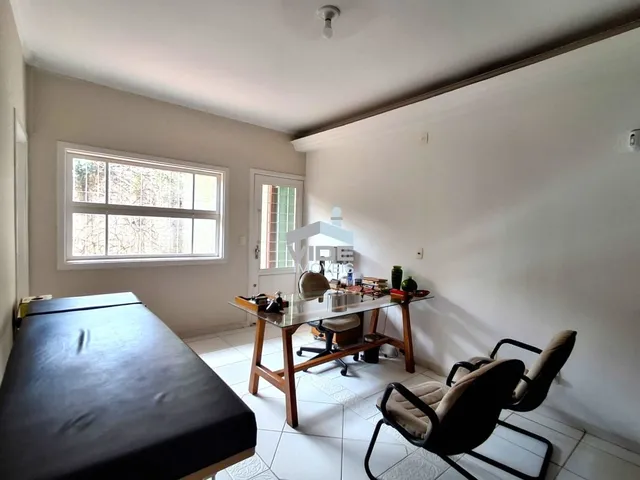 Imagem 4: CASA RESIDENCIAL E/OU COMERCIAL ZONEAMENTO ZM4 A VENDA COM 7 QUARTOS E ESPAÇO PARA