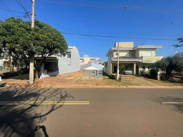 Imagem: O terreno possui 300m² de Área Privada e está localizado