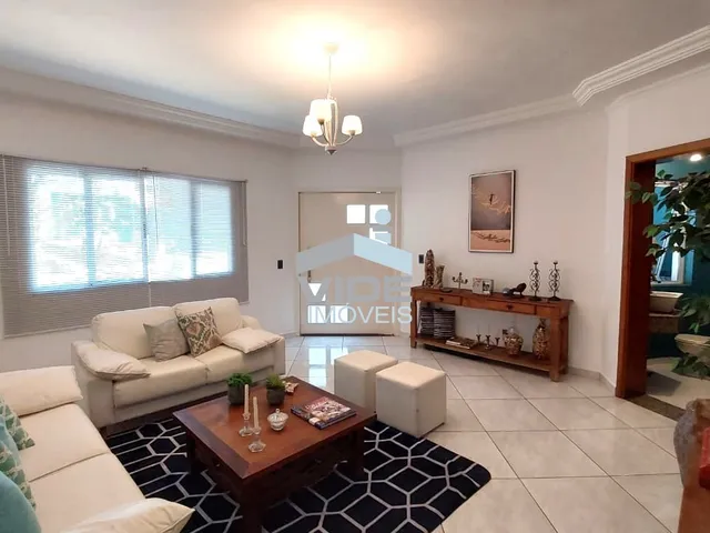 Imagem: A casa em condomínio possui 3 Dormitórios, 3 Suítes, 7