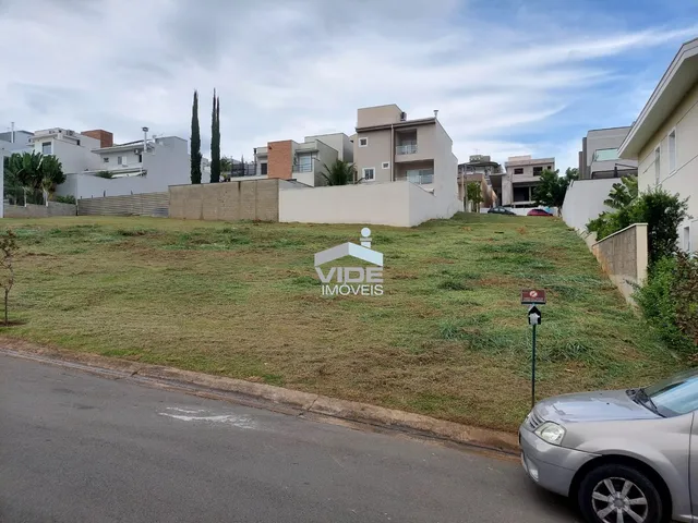 Imagem: O terreno possui 360m² de Área Privada e está localizado