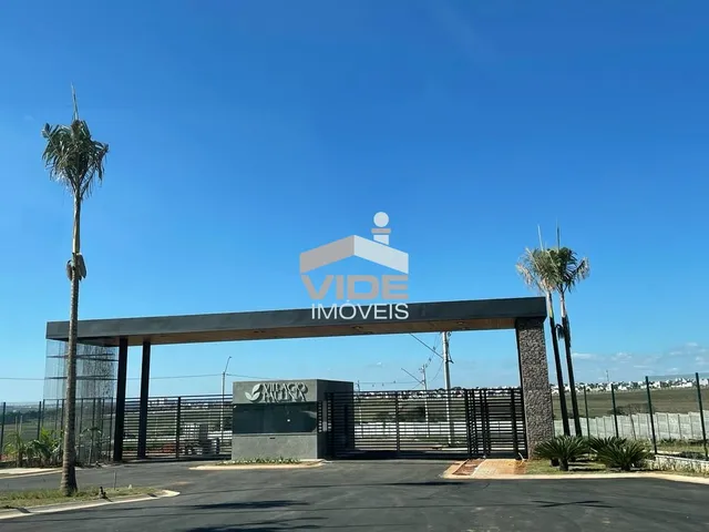 Imagem: O terreno possui 220m² de Área Privada e está localizado