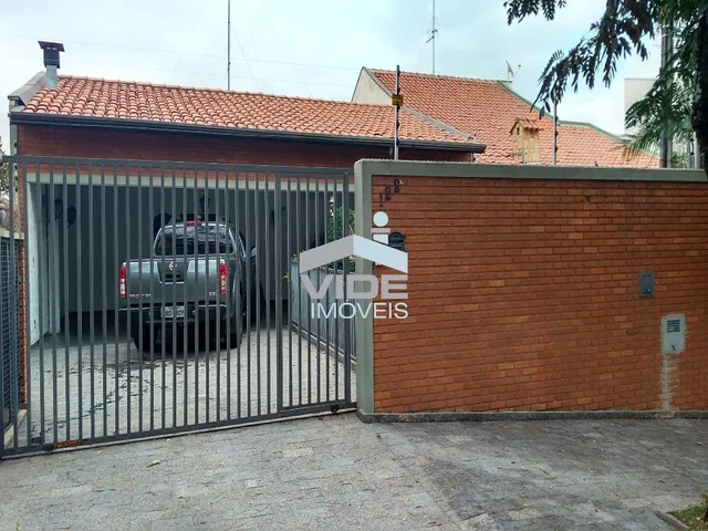 Imagem: A casa possui 4 Dormitórios, 1 Suíte, 4 Banheiros, 5
