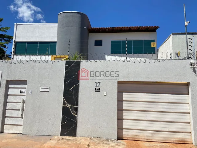 Imagem: A casa possui 6 Dormitórios, 1 Suíte, 3 Banheiros, 1 Vaga