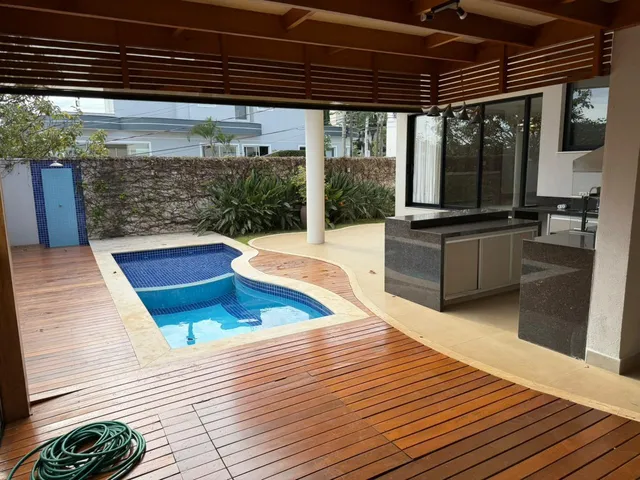 Imagem 5: Imperdível Casa em Condomínio à Venda - 4 quartos, 4 suítes, 2 salas, 6 banheiros, 4