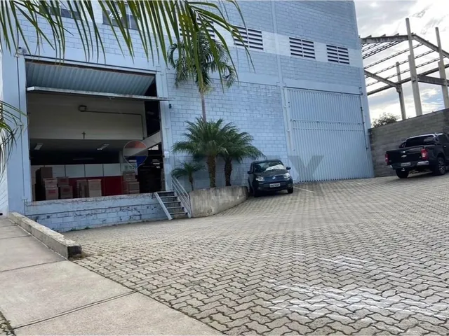 Imagem: O depósito possui 1.404m² de Área, 1.000m² de Área