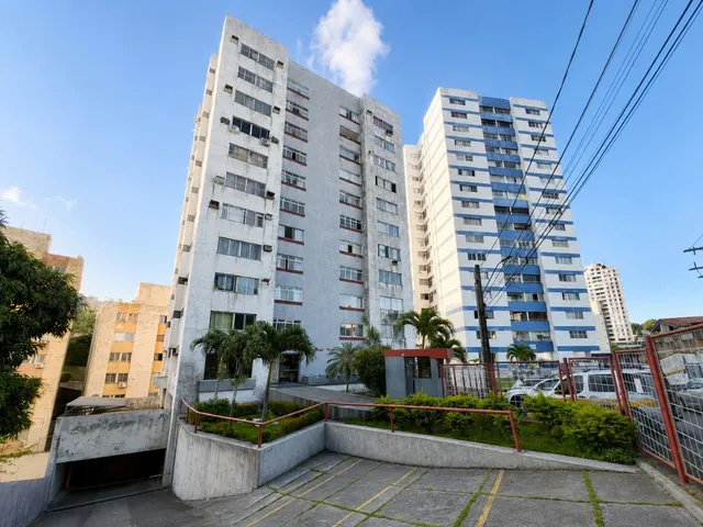 Imagem: O apartamento possui 2 Dormitórios, 1 Suíte, 2 Banheiros