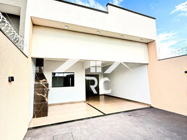 Imagem: A casa possui 3 Dormitórios, 1 Suíte e está localizado em