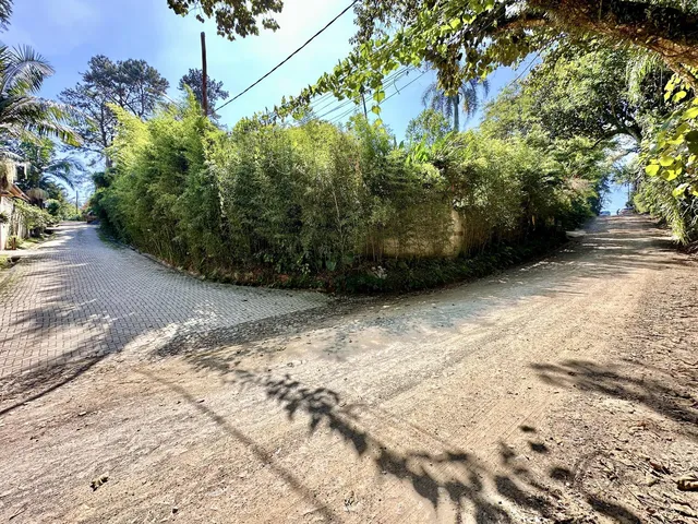 Imagem 6: Casa Térrea em Condomínio Estilo Campo com Jardim e Piscina em Jardim Colibri, Cotia, SP