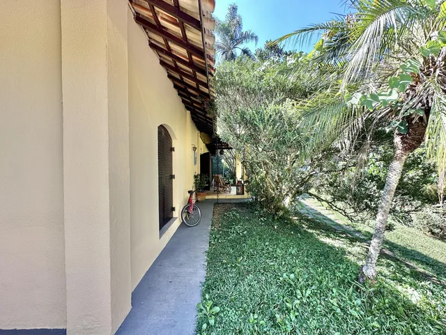 Imagem 7: Casa Térrea em Condomínio Estilo Campo com Jardim e Piscina em Jardim Colibri, Cotia, SP
