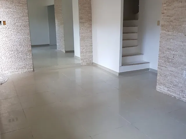 Imagem: Vendo excelente casa em Buraquinho, 3/4