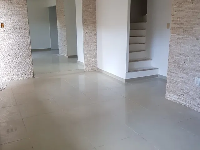 Imagem 7: Vendo excelente casa em Buraquinho, 3/4 sendo 1 suíte, 173m², R$ 730.000,00, aceita