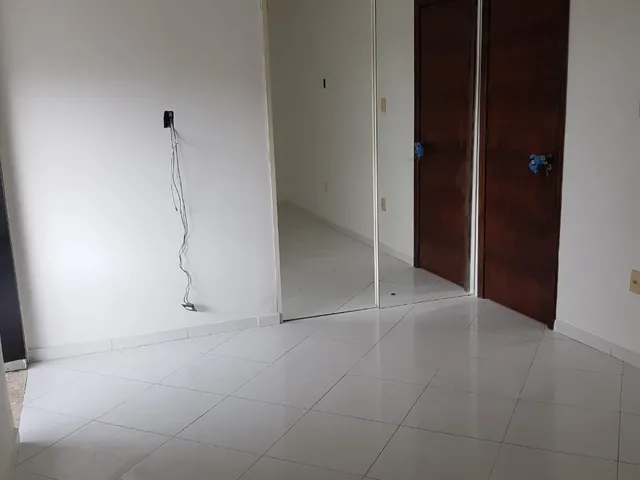 Imagem 14: Vendo excelente casa em Buraquinho, 3/4 sendo 1 suíte, 173m², R$ 730.000,00, aceita
