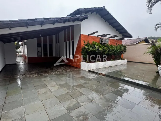 Imagem: Sobrado à venda com piscina no Jardim Iguaçu