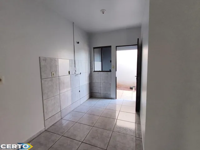 Imagem 4: Casa com 2 quartos, sala, cozinha, lavanderia, banheiro, garagem coberta