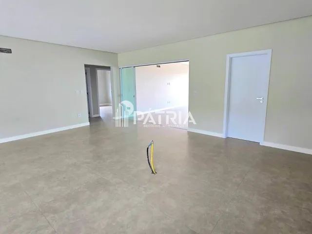 Imagem 2: Casa Alto Padrão em Acabamentos/Royal Country