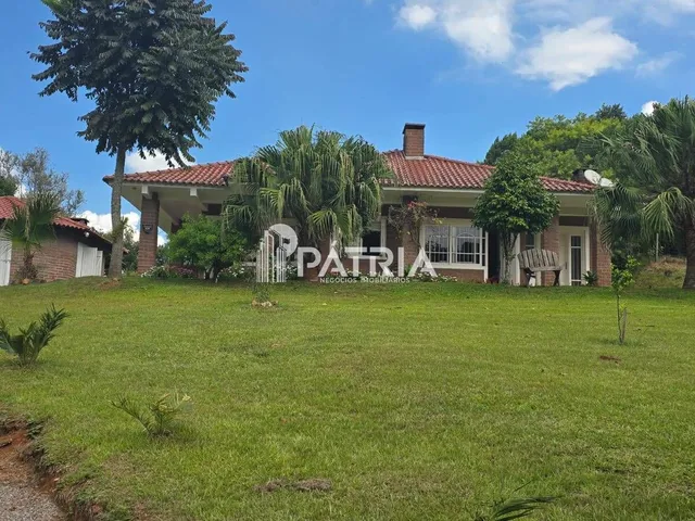 Imagem: Casa com amplo terreno e potencial comercial