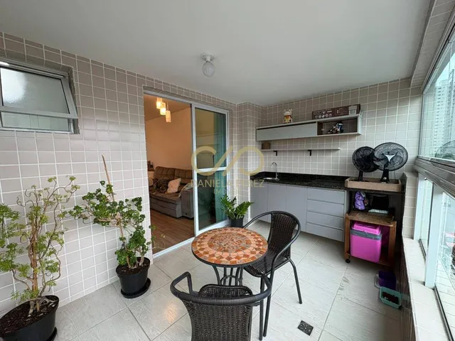 Imagem: O apartamento possui 2 Dormitórios, 1 Suíte, 2 Banheiros,