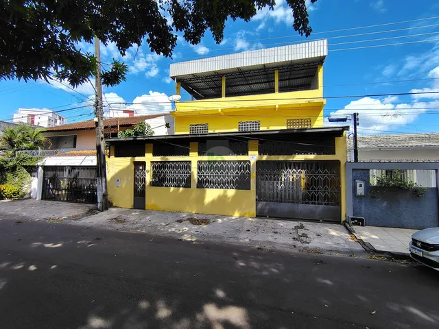 Imagem: A casa possui 5 Dormitórios, 4 Suítes, 4 Banheiros, 11 Vagas