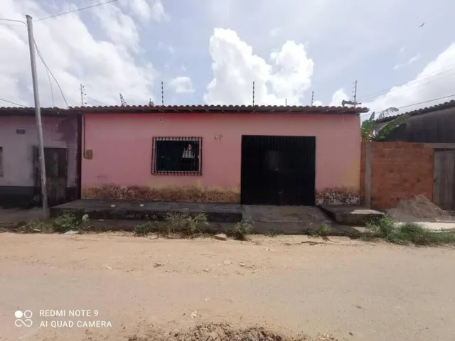 Imagem: A casa possui 3 Dormitórios, 1 Banheiro, 1 Vaga na garagem