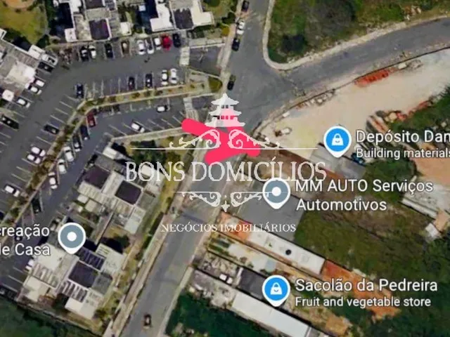 Imagem: O terreno possui 300m² de Área Privada e está localizado