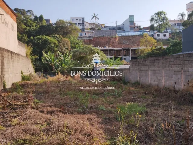 Imagem: O terreno possui 250m² de Área Privada e está localizado