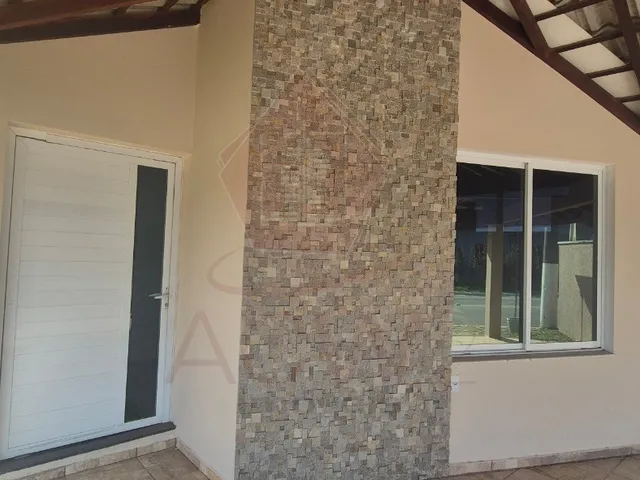 Imagem: A casa em condomínio possui 3 Dormitórios, 1 Suíte, 2