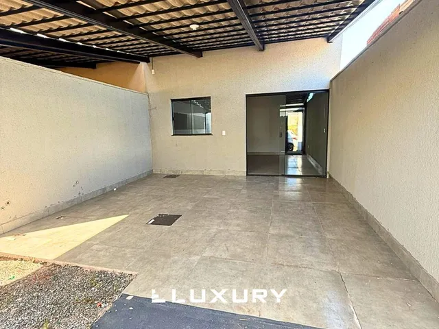 Imagem: A casa possui 3 Dormitórios, 1 Suíte, 2 Banheiros, 2