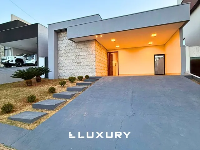 Imagem: Casa com suíte master e piscina no Jardim