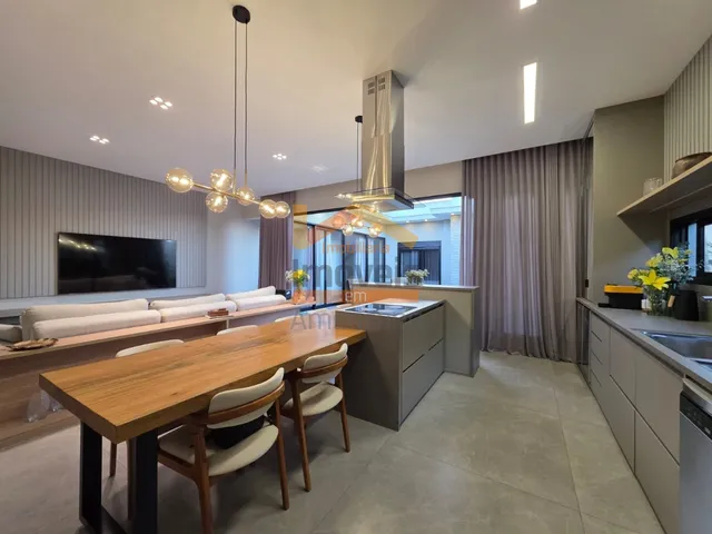 Imagem: Casa de Luxo em Condomínio com 3 Suítes