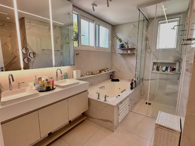 Imagem 7: Casa de Luxo com 3 Suítes e 4 Vagas na América, Joinville-SC: Oportunidade de