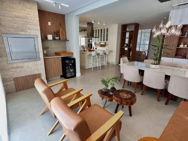 Imagem 4: Casa de Luxo com 3 Suítes e 4 Vagas na América, Joinville-SC: Oportunidade de