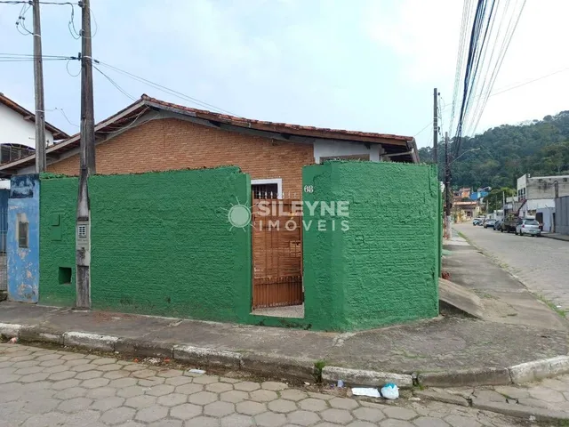 Imagem: A casa possui 1 Dormitório, 1 Banheiro, 1 Vaga na garagem,