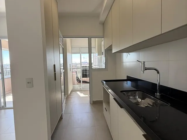 Imagem: O apartamento possui 2 Dormitórios, 1 Suíte, 2 Banheiros,