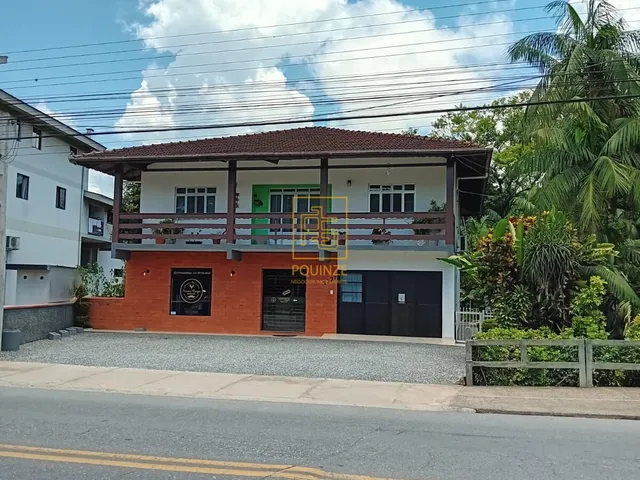 Imagem: Casa com sala comercial e amplo terreno