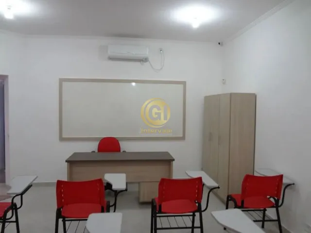Imagem 2: Galpão 600m² ? Escritórios e Vão Livre ? 15 Vagas de Garagem