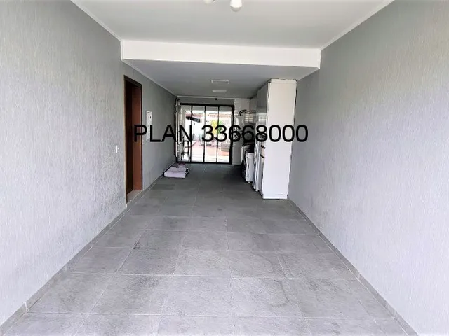 Imagem 6: Casa espaçosa com piscina e sistema fotovoltaico proporcionando economia