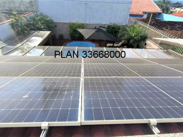Imagem 12: Casa espaçosa com piscina e sistema fotovoltaico proporcionando economia