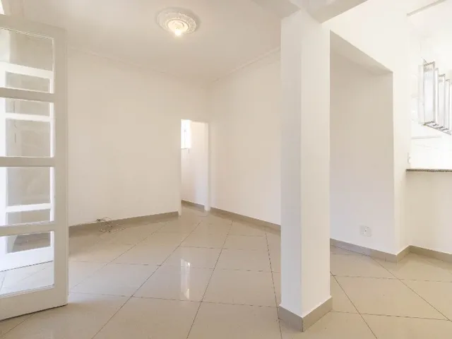 Imagem: Casa de vila reformada próxima à Rua Dias