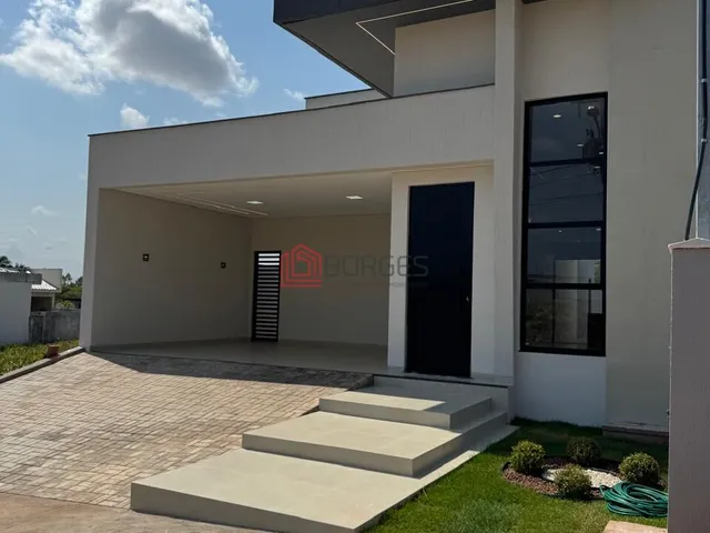 Imagem: A casa em condomínio possui 3 Dormitórios, 1 Suíte, 1 Banheiro