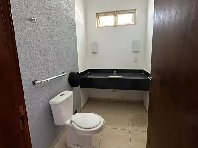 Imagem 2: Ponto Comercial com 8 Salas, todas com lavabo, próximo a Câmara Municipal de Cuiabá e