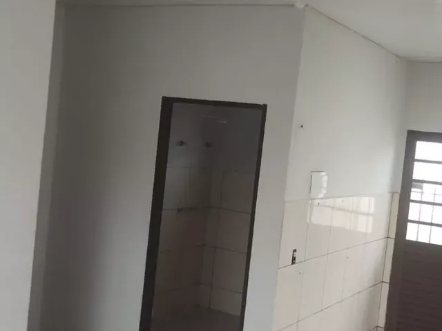 Imagem: A casa possui 2 Dormitórios, 1 Banheiro, 2 Vagas na