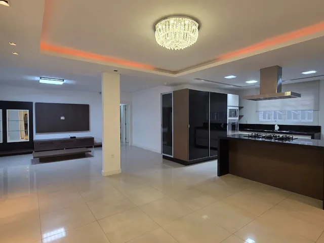 Imagem: A casa possui 2 Dormitórios, 1 Suíte, 3 Banheiros, 4