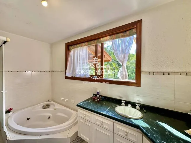 Imagem 3: Casa de Luxo com 4 Quartos e 4 Suítes no Condomínio Parque Rincão em Cotia-SP - 470,52