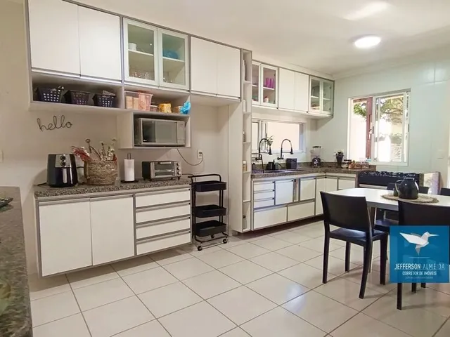 Imagem 16: Casa Duplex em Condomínio com Deck e Piscina Privativos, Móveis Planejados e a Poucos