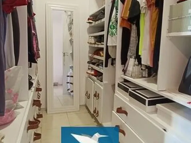 Imagem 5: Casa Duplex em Condomínio com Deck e Piscina Privativos, Móveis Planejados e a Poucos