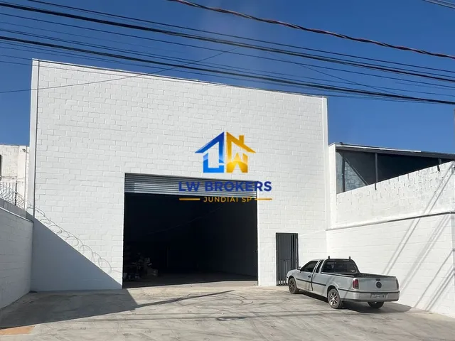 Imagem: A loja possui 2 Banheiros, 2 Vagas na garagem, 400m² de