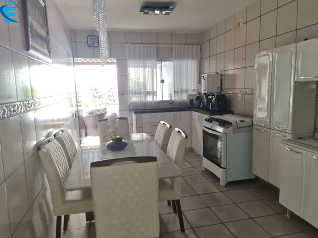 Imagem 14: Casa de 180 m² com 3 quartos (1 suíte), piscina, área gourmet e 4 vagas