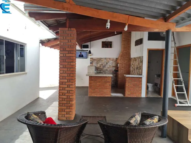 Imagem 8: Casa de 180 m² com 3 quartos (1 suíte), piscina, área gourmet e 4 vagas